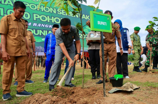 Sempena Hari Pohon Sedunia 2025, Kampar Tanam 21.000 Batang Pohon. 