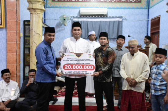 Malam ke- 22 Ramadhan, Bupati Kampar Safari Ramadhan di Masjid Nururrahman di Desa Sungai Pinang 