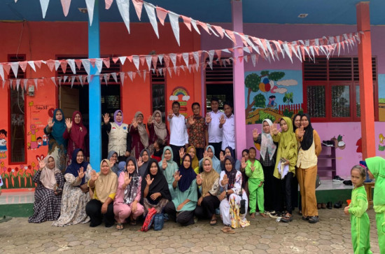 BNK Kampar Gelar Sosialisasi Bahaya Narkoba untuk Wali Murid di TK Pembina 02 Salo