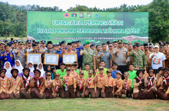 Bupati dan Kapolres Kampar Apresiasi Warga Penjaga Alam: Penghargaan diberikan kepada Tokoh Pelestari Hutan dan Satwa