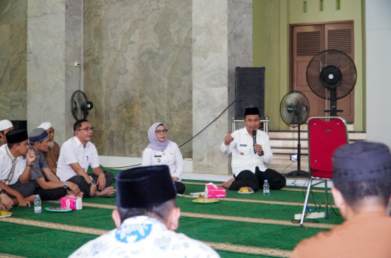 Renovasi Islamic Center, Bupati Kampar Ahmad Yuzar dan Wakil Bupati Kampar Misharti Minta Lansung Masukan dari Pengurus dan Jema'ah Islamic Center. 