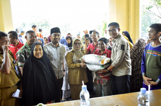 Ditunggu-tunggu Masyarakat, Pemkab Kampar Salurkan Bantuan Untuk  Periode Juni dan Juli Kepada 33.779 Masyarakat Kurang Mampu 