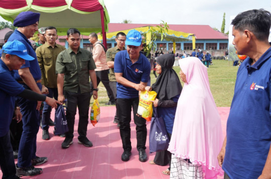 Apresiasi Kepedulian APRIL, Bupati Kampar Hadiri Acara Bakti Sosial RGE Founders Day 2025