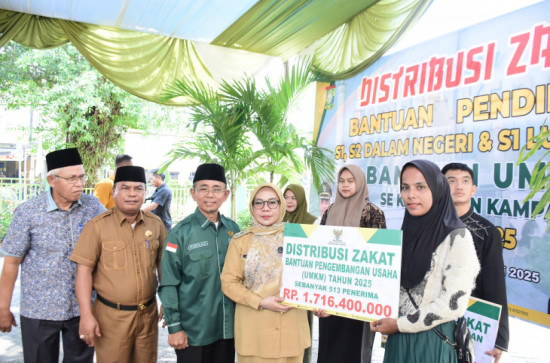 Wakil Bupati Kampar Distribusikan Zakat Bantuan Pendidikan Kepada 1.153 Orang Mahasiswa dari Baznas Kampar