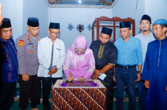 Resmikan Masjid Al Musafir Desa Tarai Bangun, Wakil Bupati Kampar Dr. Misharti ; Jadikan Masjid Pusat Syiar Islam dan Kegiatan Sosial Kemasyarakatan. 