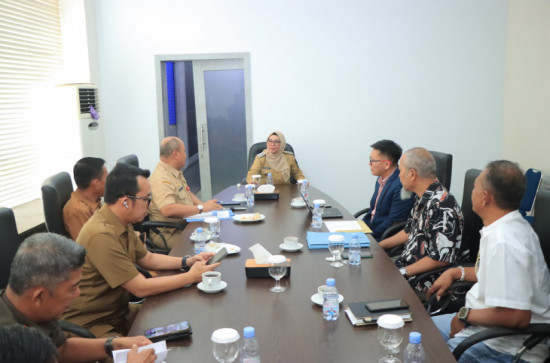 Wujudkan Pasar Yang Modern dan Ramah Pengunjung, Wakil Bupati Kampar Pimpin Rapat dengan Pengelola Plaza Bangkinang. 