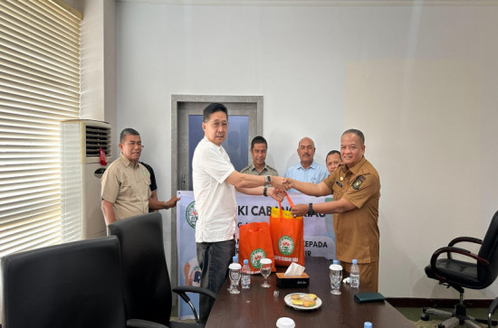 Bupati Kampar Terima Bantuan Kemanusiaan dari GAPKI Riau