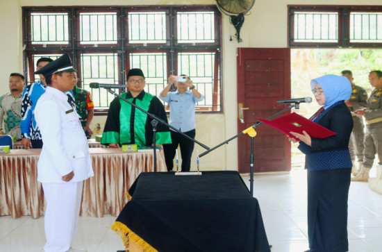 Lantik Penjabat Kepala Desa, Pj Sekda Kampar: Tahun 2025 Desa Harus Fokus Dalam penguatan Ketahanan Pangan Untuk menuju swasembada Pangan yang menjadi Prioritas Program Presiden.