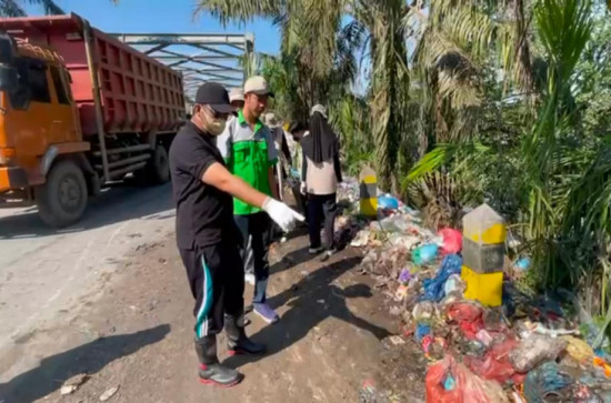 Pemkab Kampar Dukung dan berikan Apresiasi Gerakan Aksi Bersih Lingkungan di Kota Garo Tapung Hilir.