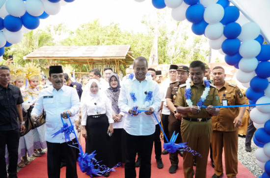 Bersama Tenaga Ahli Utama Kantor Staf Presiden, Bupati Kampar Kunjungi Dapur MBG Siberuang, Ahmad Yuzar ; Apresiasi, Komit Sukseskan Program MBG di Kampar. 