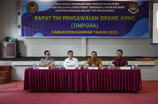 Bupati Kampar Diwakili Asisten I Lakukan Rapat Tim Pengawasan Orang Asing (TIMPORA) Di Bangkinang. 