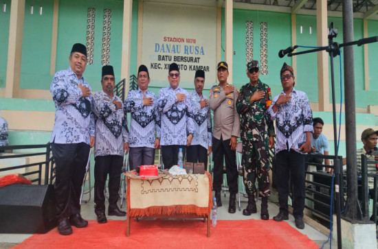 Upacara HUT ke-80 PGRI dan Hari Guru Nasional 2025 di Kecamatan XIII Koto Kampar Berlangsung Khidmat