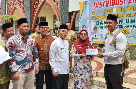 Penyaluran Bantuan Pendidikan kepada 1.153 Orang Mahasiswa, Misharti : Wujudkan Kampar Cerdas, Ini Program Strategis Pemkab Kampar. 