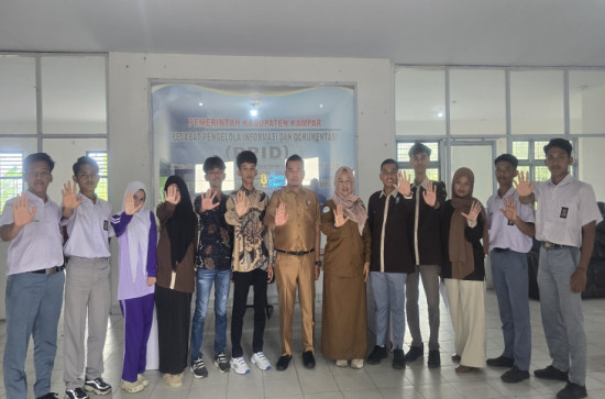 Sampaikan Program Prioritas, Forum Anak Kampar Talkshow di Radio Suara Kampar.