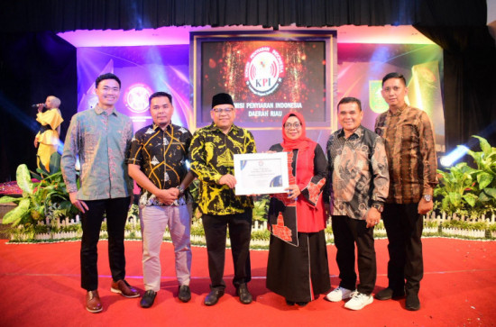Pemkab Kampar terima Penghargaan dari KPI Riau Award 2025, Kategori “Pemerintah Daerah Peduli Penyiaran”