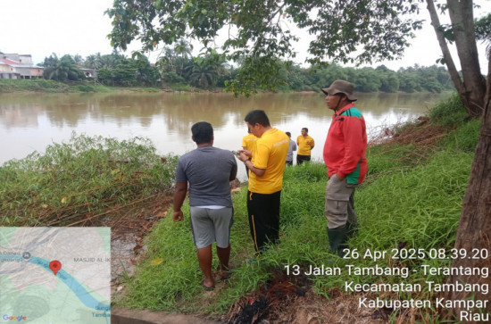 Warga Desa Palung Raya Hanyut di Sungai Kampar, Tim Gabungan Lakukan Pencarian. 