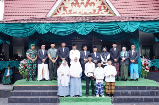 Upacara Peringatan Hari Santri Nasional Tingkat Kabupaten Kampar Tahun 2025 Dihadiri Bupati/ Wakil Bupati dan Ketua DPRD Kampar serta Forkopimda. 