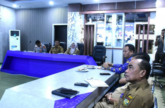 Cegah dan Tanggulangi Karhutla, Bupati Kampar dan Wakil Bupati Kampar Ikuti Rakor Dengan BNPB Pusat Secara Virtual. 