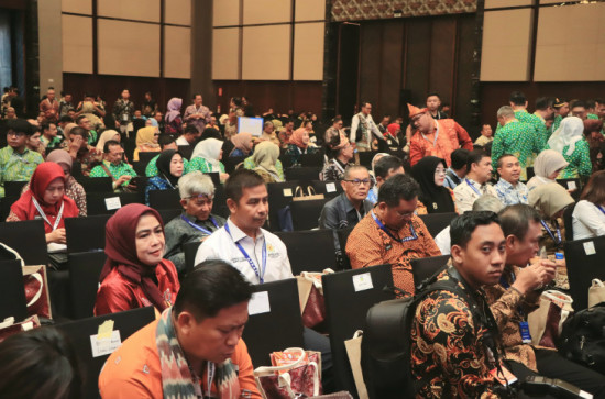 APKASI Otonomi 2025 Resmi Dibuka Presiden Prabowo Subianto, Bupati Kampar Ahmad Yuzar : Wujudkan Produk Lokal Mendunia. 