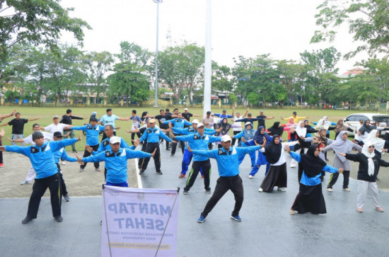 Pererat Silaturahmi, PWRI Kampar Gelar Senam Senam Bersama dan Pengecekan Kesehatan. 