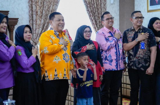 Wakil Bupati Kampar Dampingi Plt. Gubernur Riau Antar Anak Asal Kampar Penderita Bocor Jantung ke Jakarta