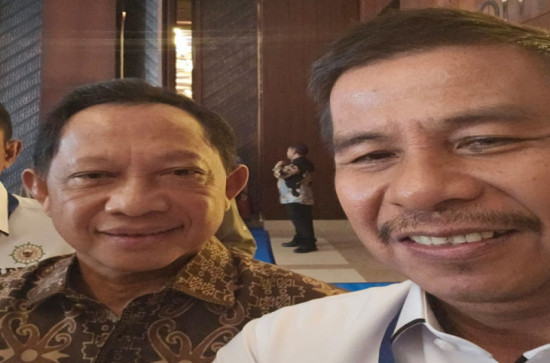 Ajang Apkasi Otonomi Expo 2025, Bupati Kampar Jumpai Mendagri Tito Karnavian. 