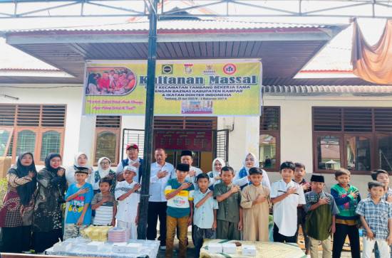 40 Anak Dikhitan, Pada Giat Khitanan Massal Kerjasama BKMT, BAZNAS Dan IDI Kab. Kampar Di Kec. Tambang