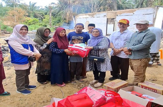 Cepat Tanggap, Wakil Bupati Kampar Langsung Temui Masyarakat yang Tertimpa Bencana Kebakaran.
