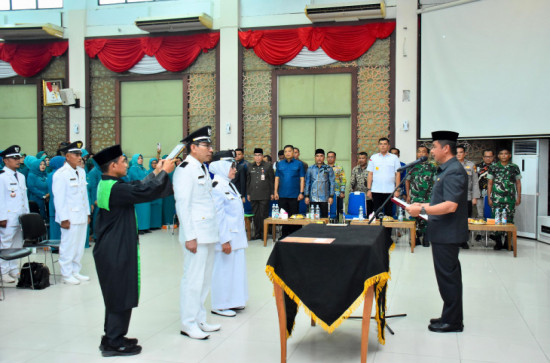 Bupati Kampar, Kukuhkan Kepala Desa Masa Bakti 2017-2023 Dengan Masa Jabatan Tambahan 2025-2027