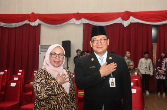 Wakil Bupati Kampar hadiri Pelantikan Dr. H. Syahrial Abdi, AP, M.Si sebagai Sekretaris Daerah (Sekda) Provinsi Riau. 