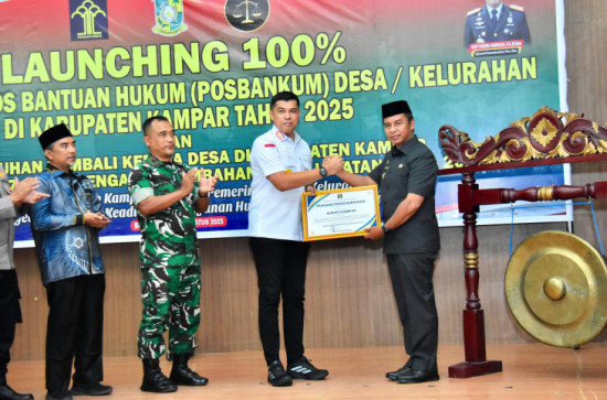 Lounching 100% Terbentuknya Posbakum Desa/Kelurahan Di Kab. Kampar, Bupati Kampar Terima Penghargaan Dari Kemenkum RI