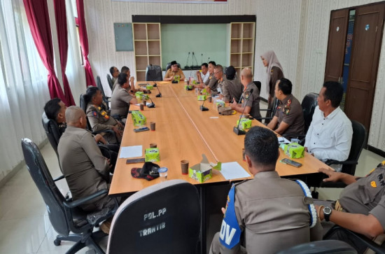 Usai Ditunjuk sebagai Plt Kasatpol PP, Zulfikar Pimpin Rapat Perdana