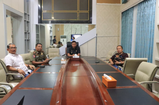 Menyikapi Situasi dan Kondisi Terkini, Bupati Kampar Ikuti Zoom Meeting dengan Mendagri 