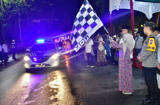 Dilepas Bupati Kampar, Ratusan Mobil Hias Ramaikan Pawai Takbir Kelilng Kota Bangkinang 