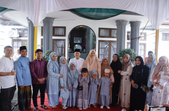 Usai Sholat Ied, Sekda Kampar Hambali Gelar Open House di Rumah Dinas. 