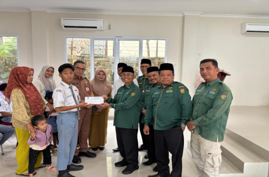 Baznas Kab. Kampar Distribusikan Bantuan Pendidikan Bagi Siswa/Siswi Berprestasi Di Kabupaten Kampar