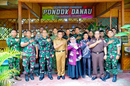 Terima Tim Sosialisasi dan Penyuluhan Pencegahan Karhutla Mabes TNI , Bupati Kampar Apresiasi Peran TNI dalam Pencegahan Karhutla