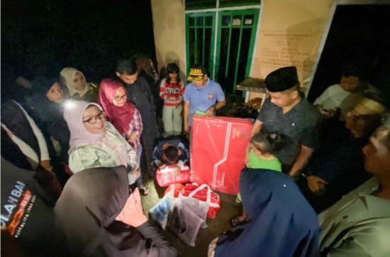 Respon dan Bergerak Cepat Atas Musibah Kebakaran Kumantan, Joni Aprizal Apresiasi dan Ucapkan terimaksih Kepada Bupati dan Wabup Kampar. 