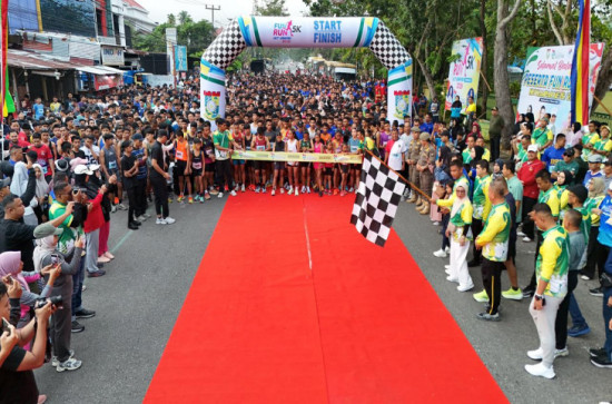 Diikuti Lebih Kurang 2.500  Peserta Bupati Kampar Lepas  Fun Run  Dalam Rangka HUT Kab. Kampar Ke-76 Tahun 2026