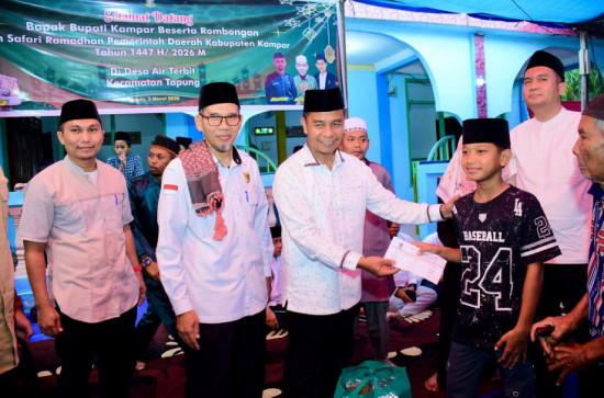 Bupati Kampar Ahmad Yuzar Pimpin Safari Ramadhan di Air Terbit, Salurkan Bantuan untuk Masjid dan Masyarakat. 