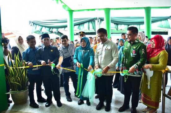 Ditandai Pengguntingan Pita, Bupati Kampar: Puskesmas Kuntu Berkat Dukungan DPRD dan Ninik Mamak