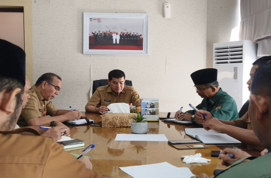 Besok, Pemkab Kampar Launching Gerakan ZIS, Pj Sekda Kampar Dr. Ardi Mardiansyah Pimpin Rapat Persiapan. 