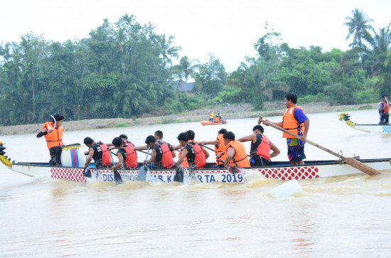 Siap Menjadi Terbaik Di Kampar, 25 Tim Ikuti Pacu Sampan di Tepian Sungai Kampar Pulau Lawas Kecamatan Bangkinang