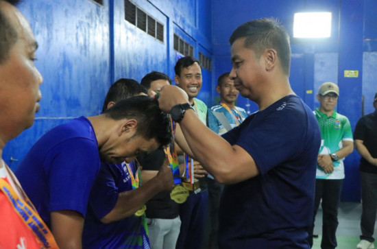 Ditutup Bupati Kampar, Kemenag Kampar Juarai Tournament Badminton Sempena Hari Jadi Kampar 