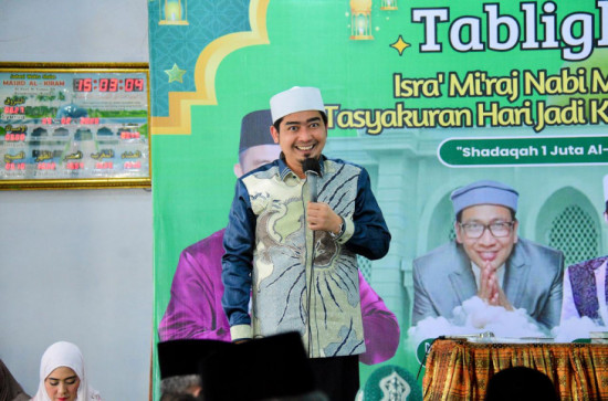 Datangkan Ustad Solmet Jelang Peringatan Hari Jadi Kab. Kampar Ke-76, Pemda Kampar .Gelar Tabligh Akbar Sembari Peringati Isra' Mi'raj Nabi Muhammad SAW