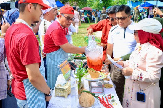 Berlangsung Sengit, Bapak-Bapak Kepala OPD Semangat Membuat Pilado Kambiu Sempena Hari Jadi Kampar ke-76 Tahun 2026