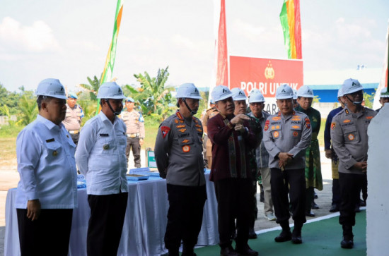 Bersama Kapolri, Bupati Kampar Lepas Distribusi 80 Ton Pupuk Batu Bara untuk Poktan di Prov Riau