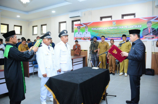 Lantik 2 Penjabat Kepala Desa dan 1 Pjs Kepala Desa, Pj Sekda Kampar Tegaskan Buatlah kegiatan yang Langsung Dirasakan Oleh Masyarakat. 