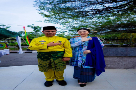 Ikut pada Ajang Putra Puteri Pelajar, Bupati dan Wakil Bupati Kampar Berikan Dukungan Kepada Ratu Morayya Fonaentin. 