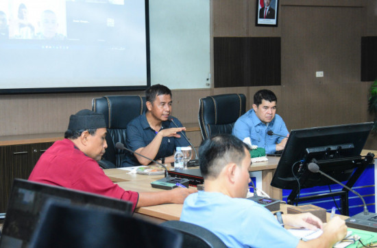 Tindak Lanjuti Arahan Pemerintah Pusat, Bupati Kampar H. Ahmad Yuzar Lakukan rapat Penerapan WFH 